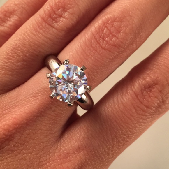 Jewelry - Stunning White 3.5Ct Simulated Diamond Ring Size 6
